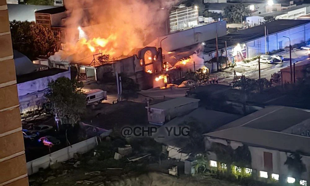 Ρωσία: Μεγάλη πυρκαγιά σε κτιριακό συγκρότημα στο Νοβοροσίσκ (βίντεο)